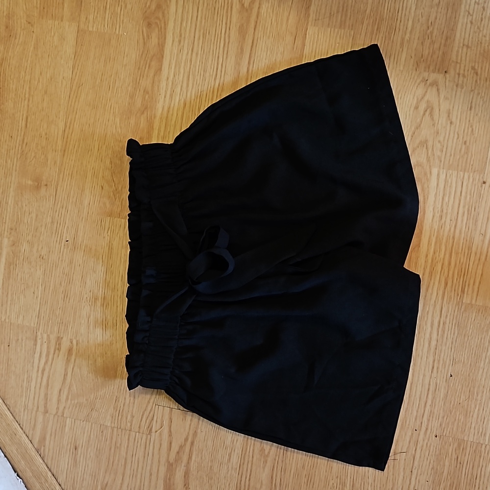 Like New Belted shorts - Picture 1 of 3